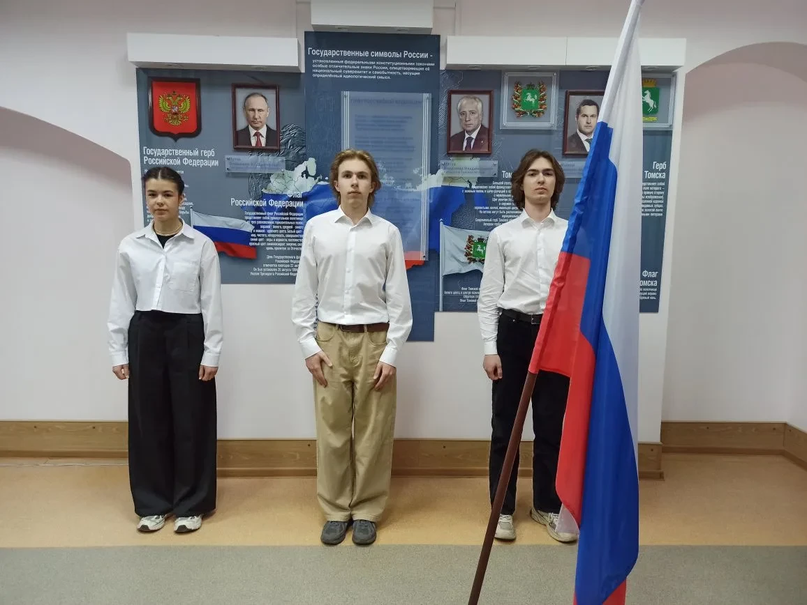 Новую учебную неделю мы начинаем с выноса Государственного флага и исполнения гимна Рос...