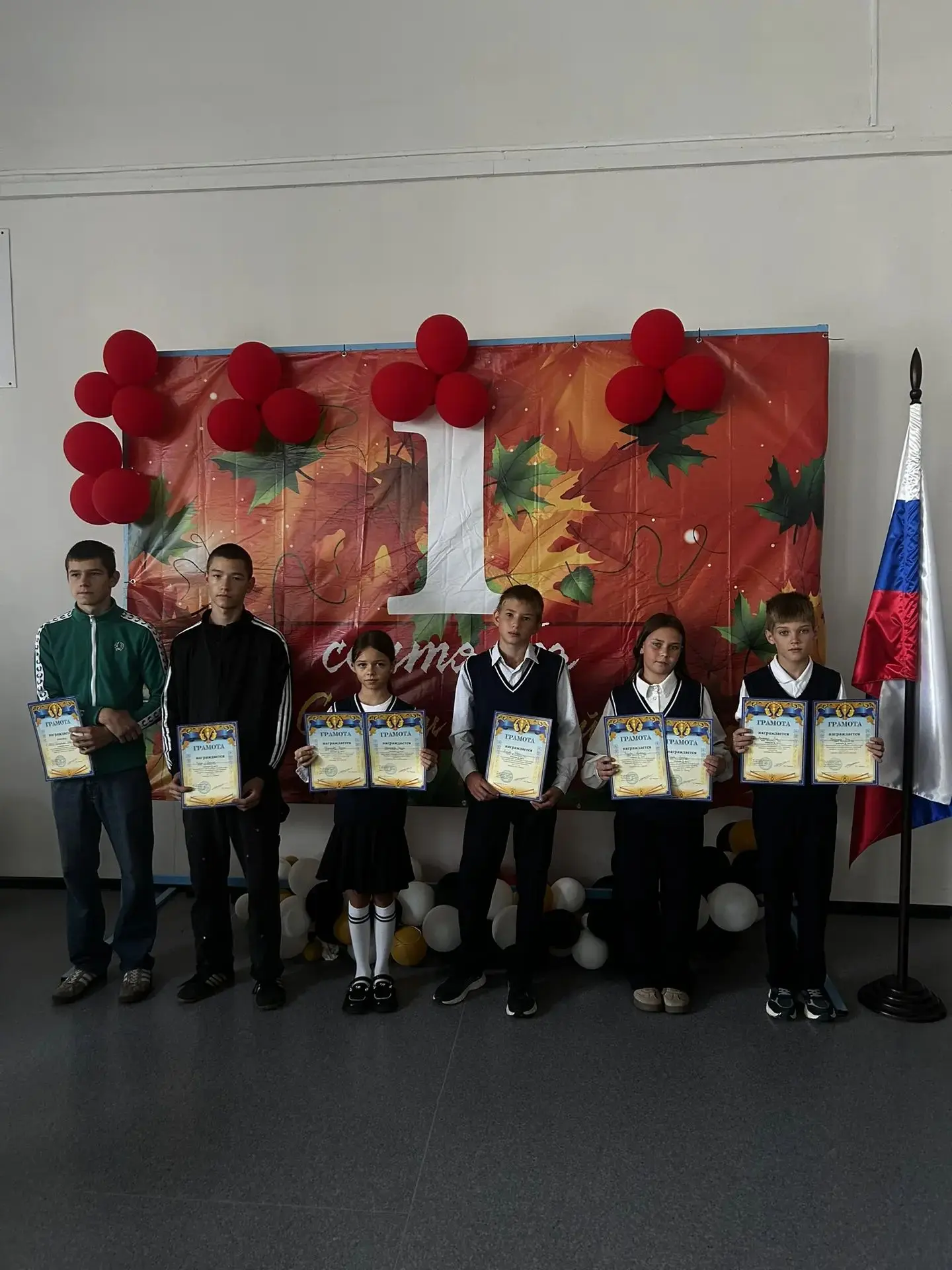 Первая линейка понедельника: традиции, флаг и Разговоры о важном