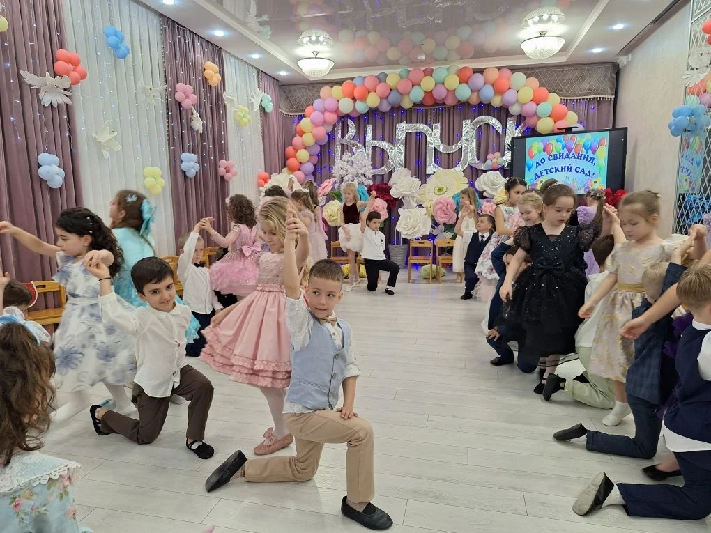 ✨  «Гномики» закрыли неделю выпускных балов! 🎓🧙♂️


Вот и подошла к концу эта удивительная, полная