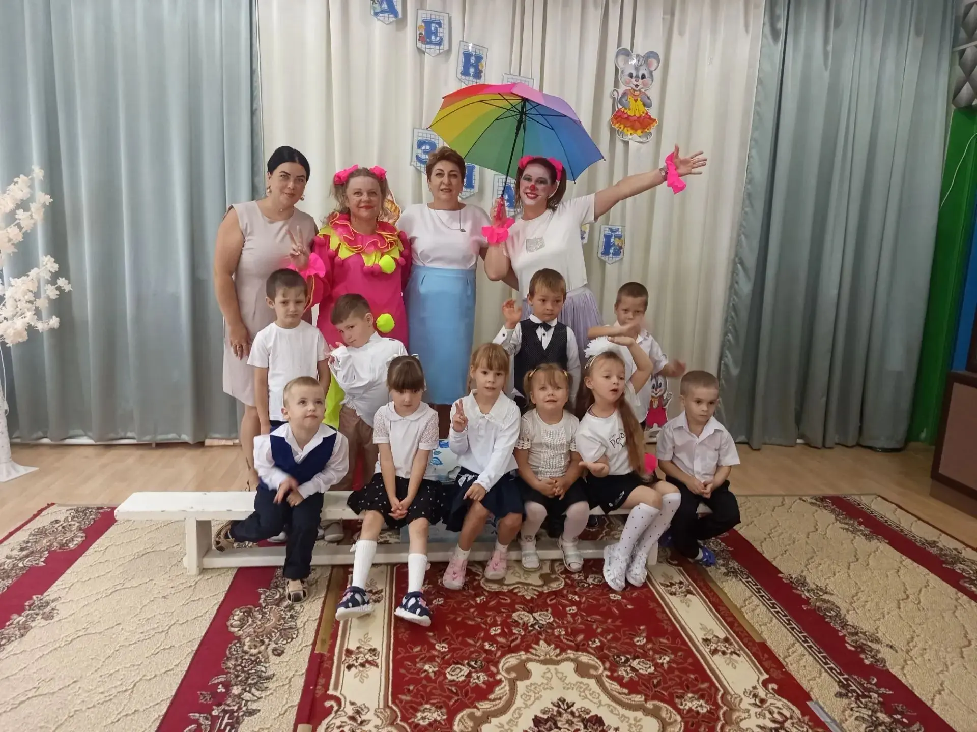 🎉 С Днём знаний, дорогие друзья! 🎉