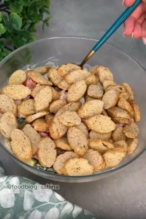 БЫСТРЫЙ И ВКУСНЫЙ САЛАТИК