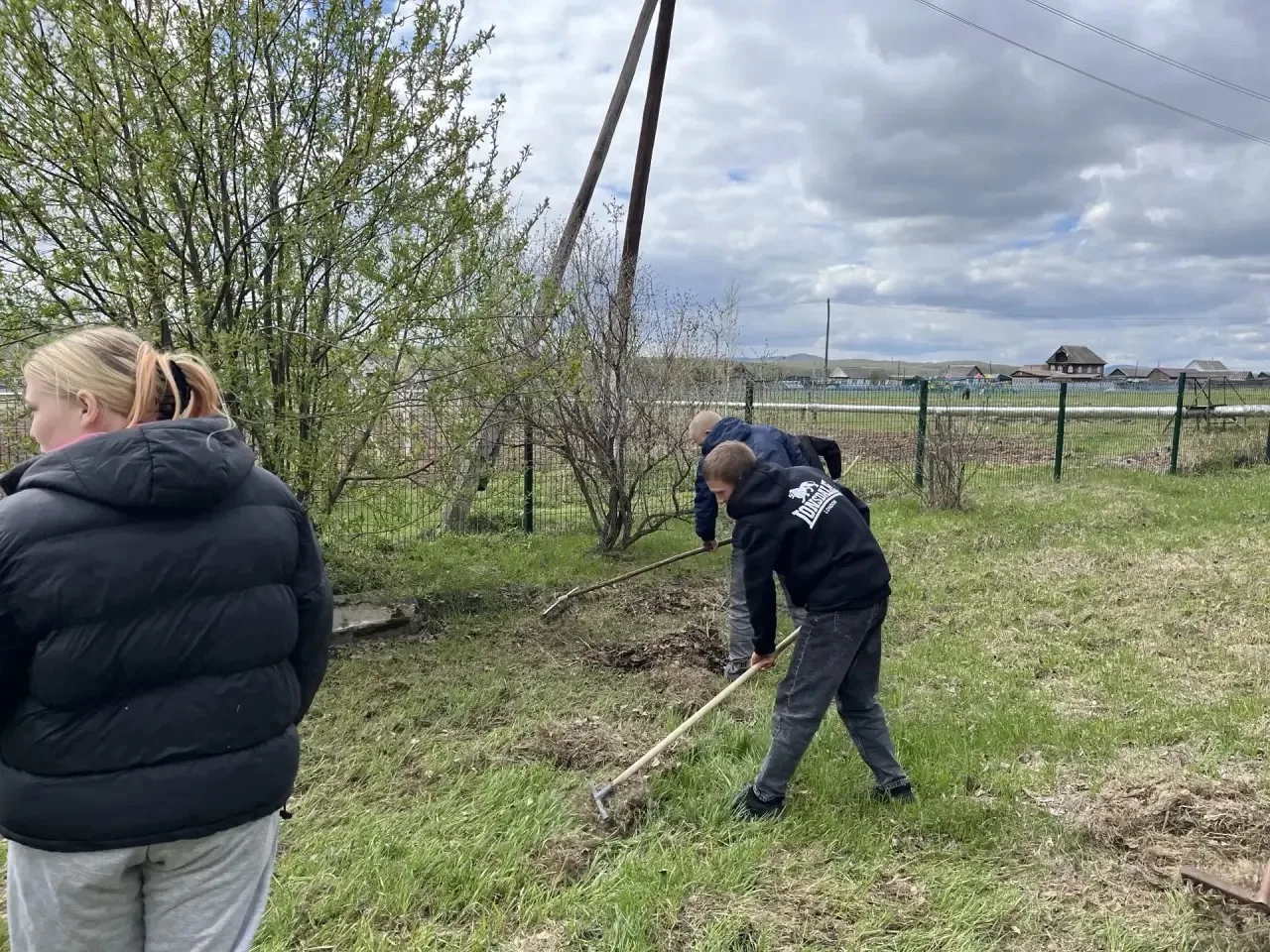 15 мая в МБОУ Тамбарской ООШ прошёл весенний субботник. В субботнике приняли участие об...