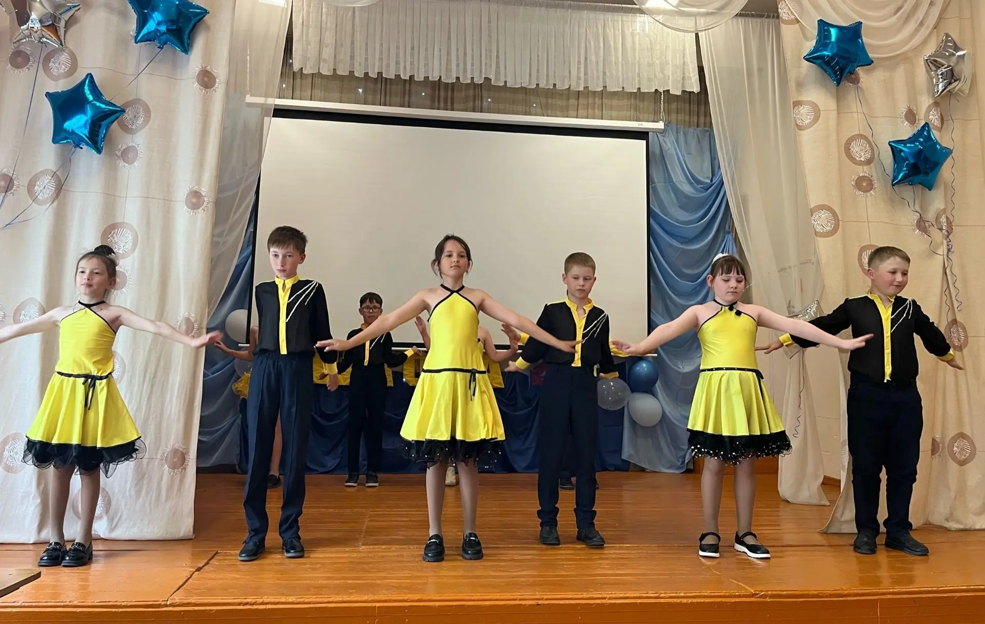 🎓 Вот и отгремели выпускные в 4-х классах!