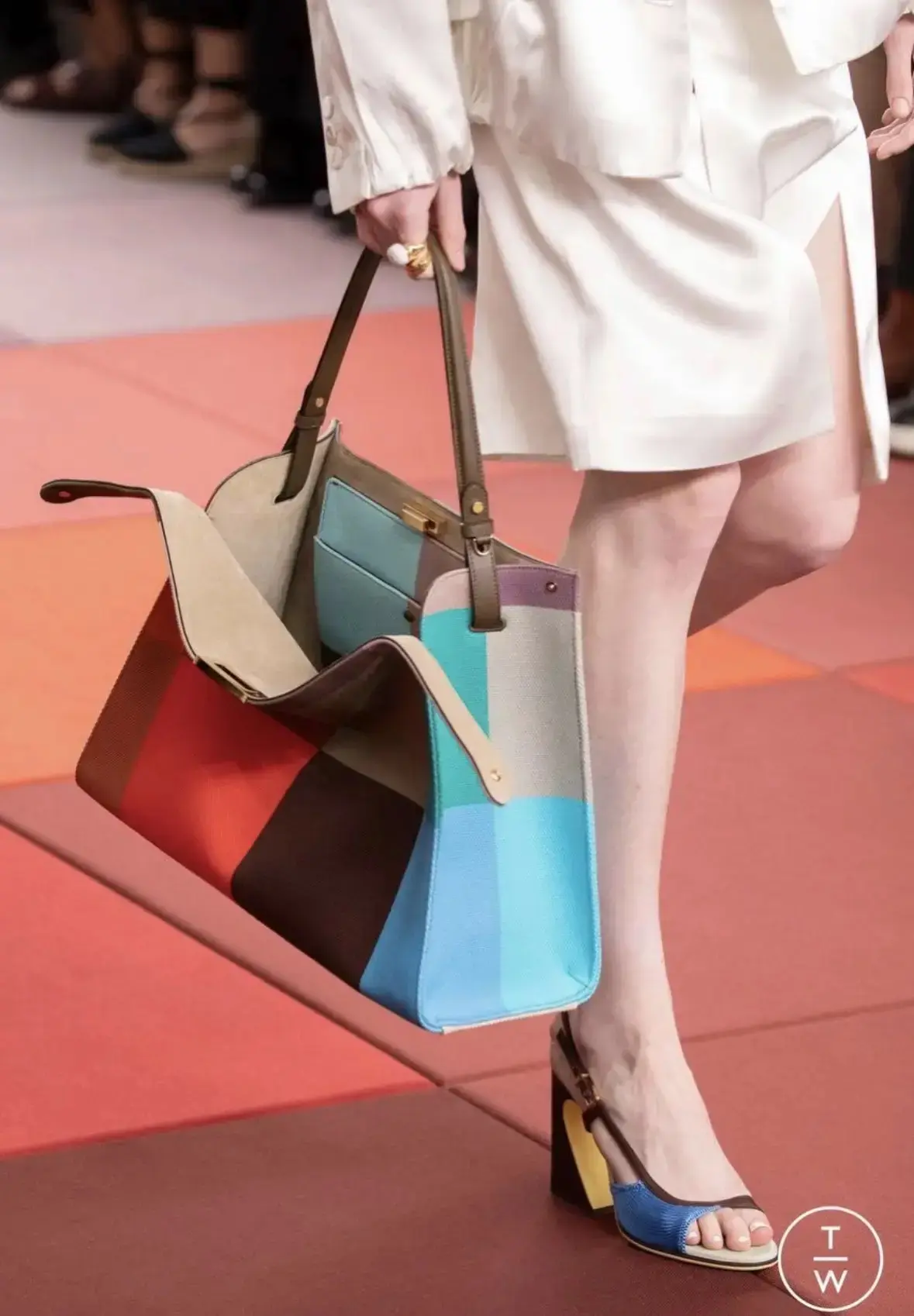 Сумки бренда Fendi сезона весна-лето 2026. 

Вдохновляемся формами, фактурами, цветами и планируем п