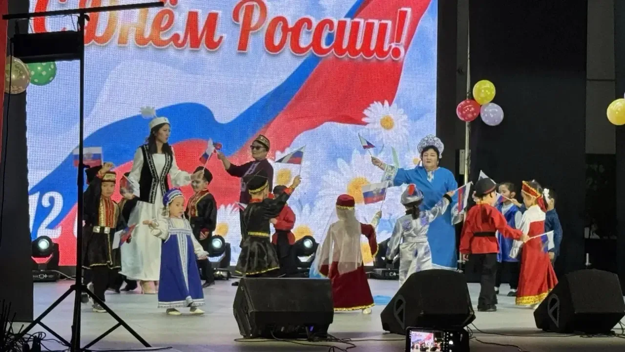 Наши юные таланты и педагоги на праздничном концерте ко Дню России!
Воспитанники и педагоги Мурзагал