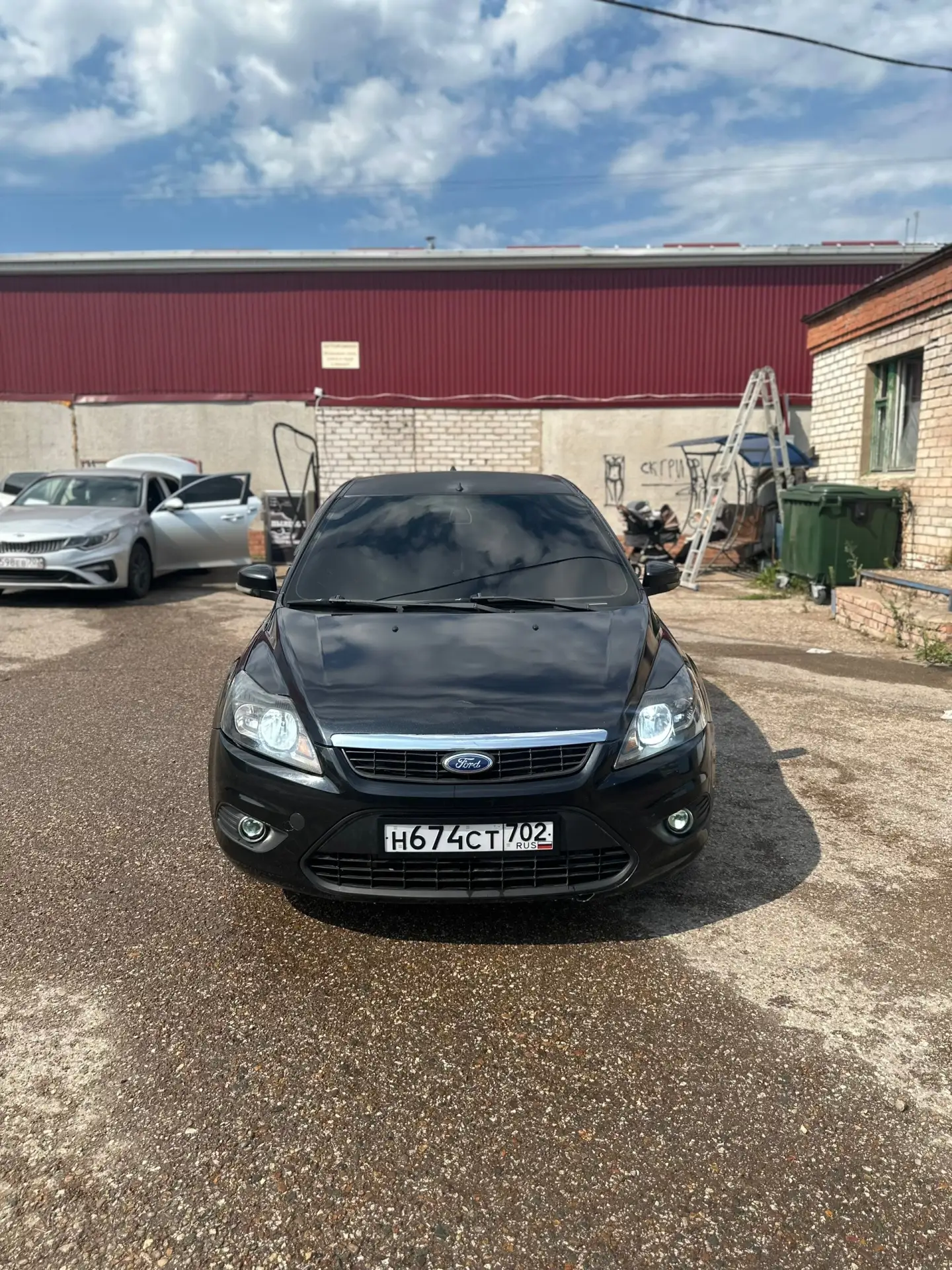Продаю личный авто 2010г автомат ,в собственности 2года,