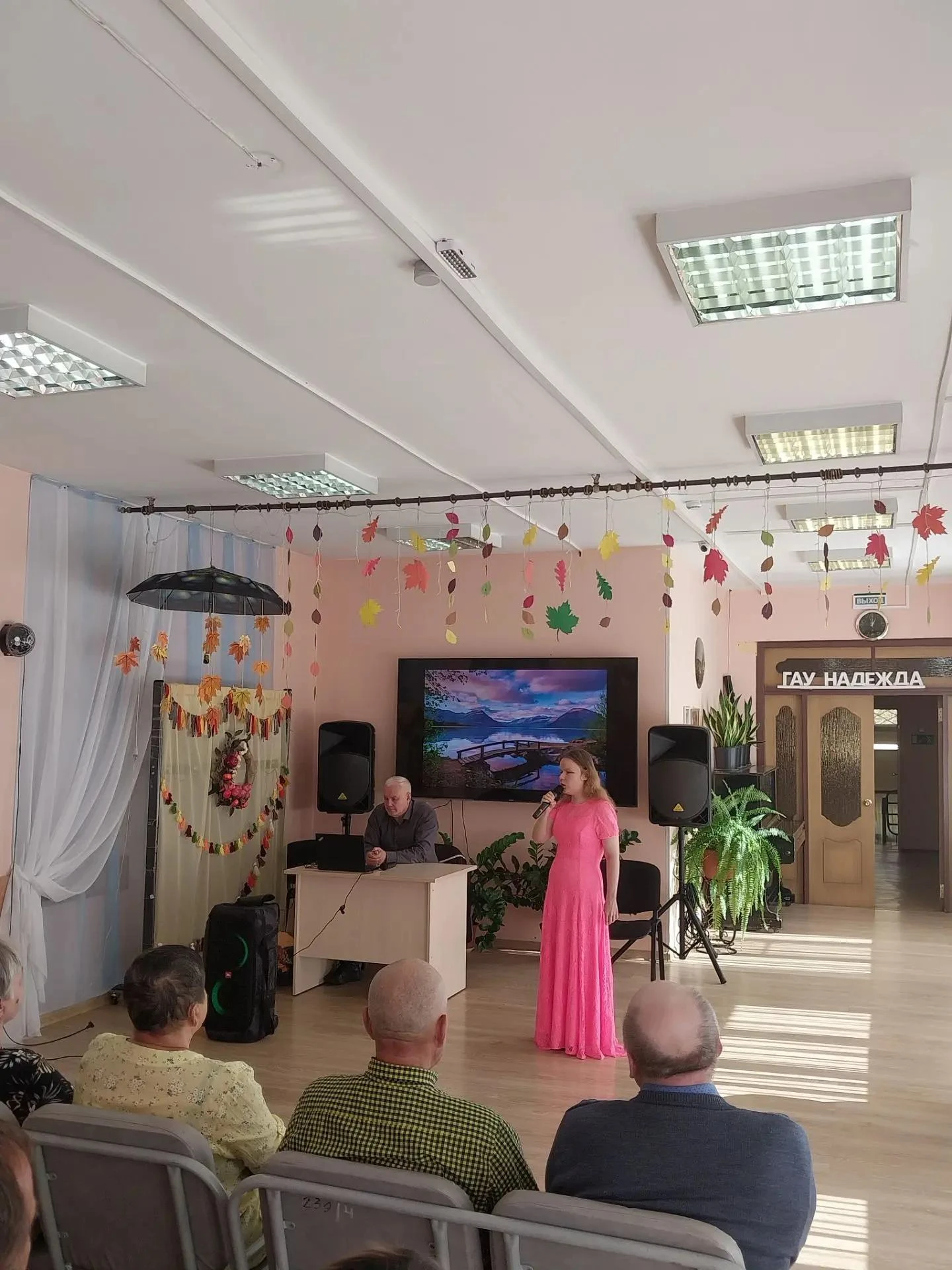 В центре реабилитации «Надежда» отделения на Кошурникова состоялся концерт талантливой ...