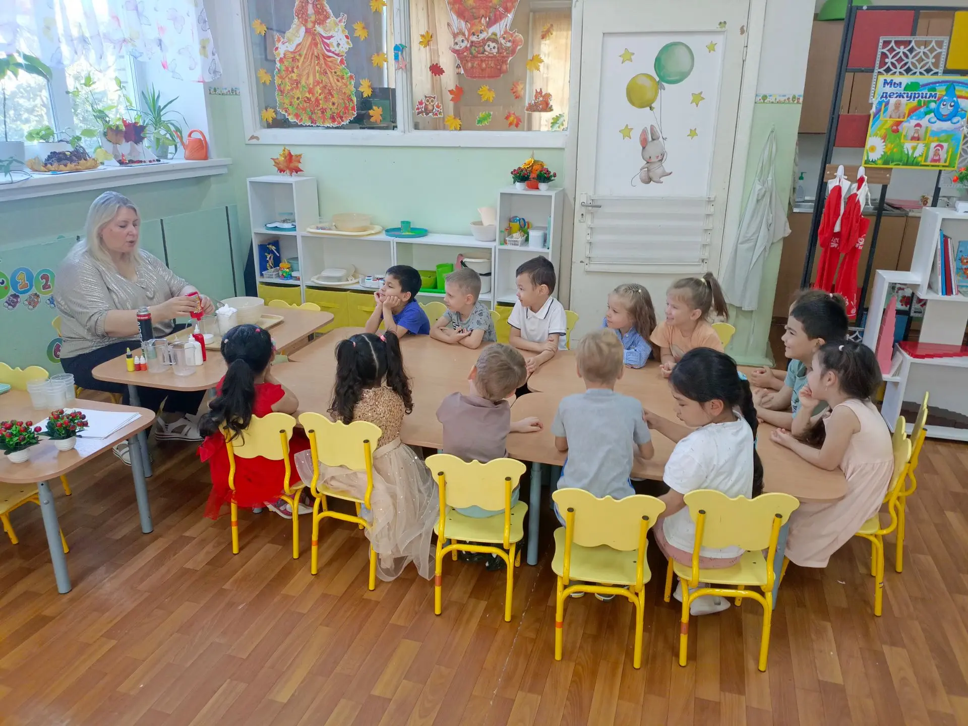 В группе «Росинка» ребята познакомились с объёмными красками, которые мы сделали своими...