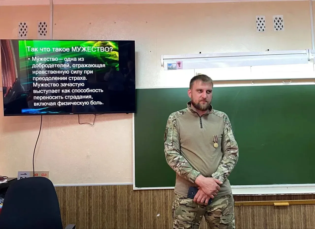Сегодня в 4А классе прошел замечательный «Урок мужества», на котором побывал настоящий герой — участ