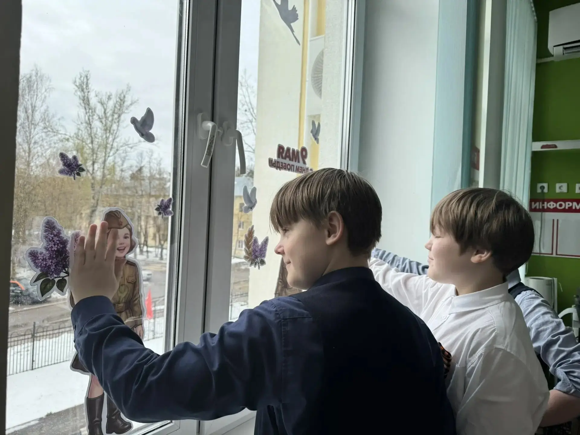 Дмитровская СОШ № 3 приняла участие в акции «Окна Победы»! В рамках Марафона «Наследники Победы», пр