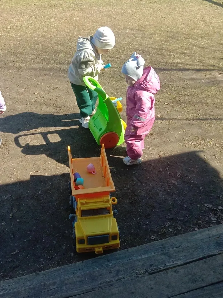 Прогулка в младшей группе 👶