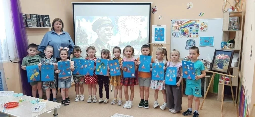 На базе  инновационной федеральной площадки "Картинная галерея в детском саду" в средне...
