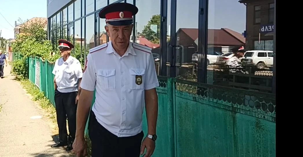 Казаки продолжают участвовать в охране правопорядка в Апшеронске

Часто на улицах города можно увиде