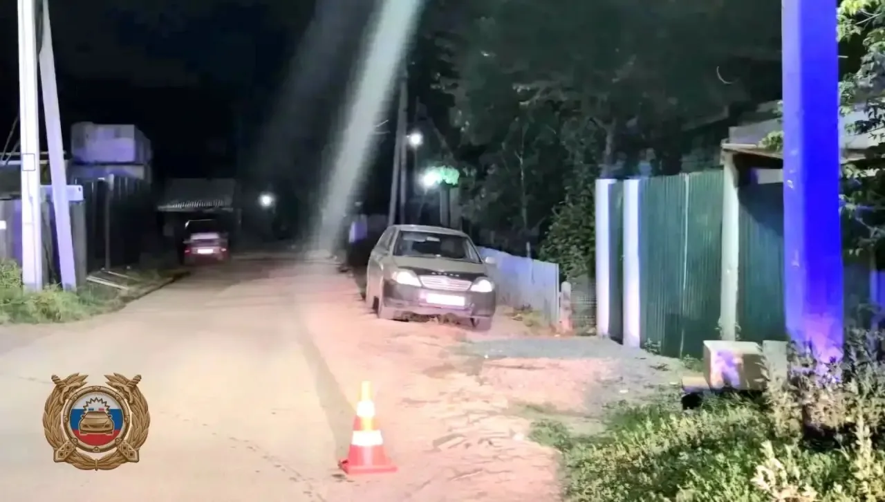 Автоинспекторы разыскивают мотоциклиста, сбившего ребенка на самокате в Усолье-Сибирском

📍Вечером 