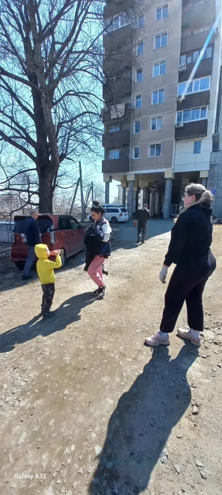 Низкий поклон жителям Сафонова, 7: порядок — не только у себя, но и у соседей 🙌