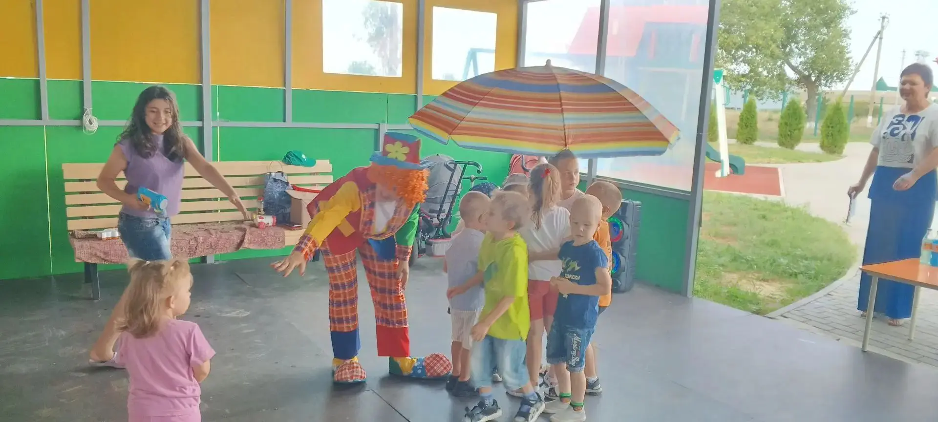 Сегодня к нам приходили в гости сотрудники ДК, и провели с ребятами развлекательную про...