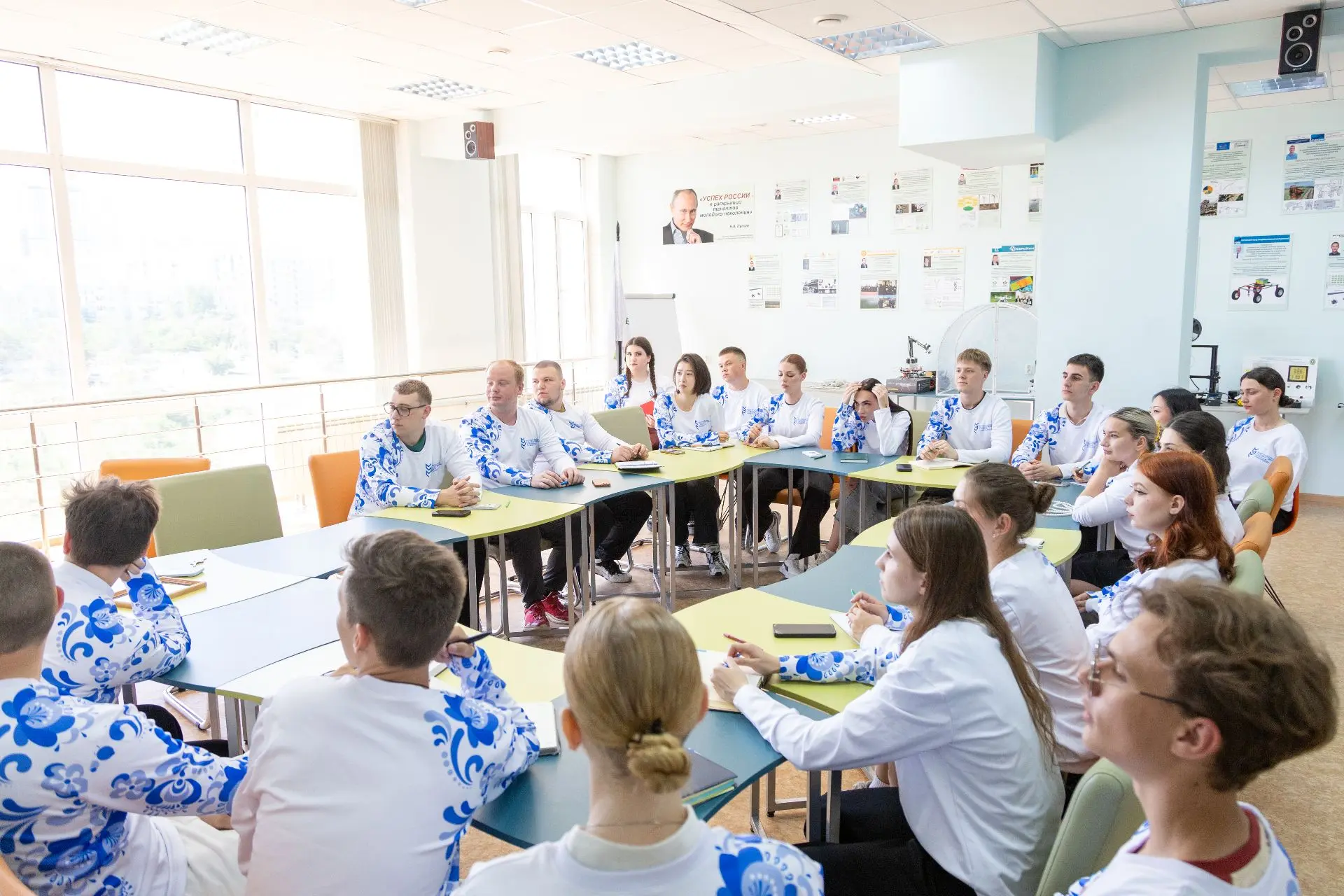 🧠 Управлять конфликтом, а не поддаваться ему: занятие с проректором в Школе молодёжного лидерства  В