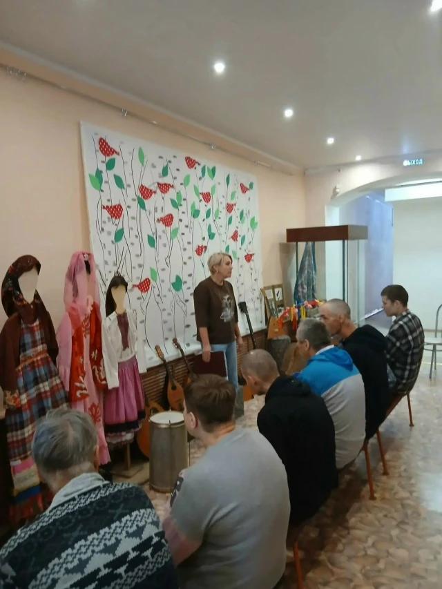 Сегодня гостями музея стали проживающие в доме-интернате по ул. Володарского. Им была проведена экск