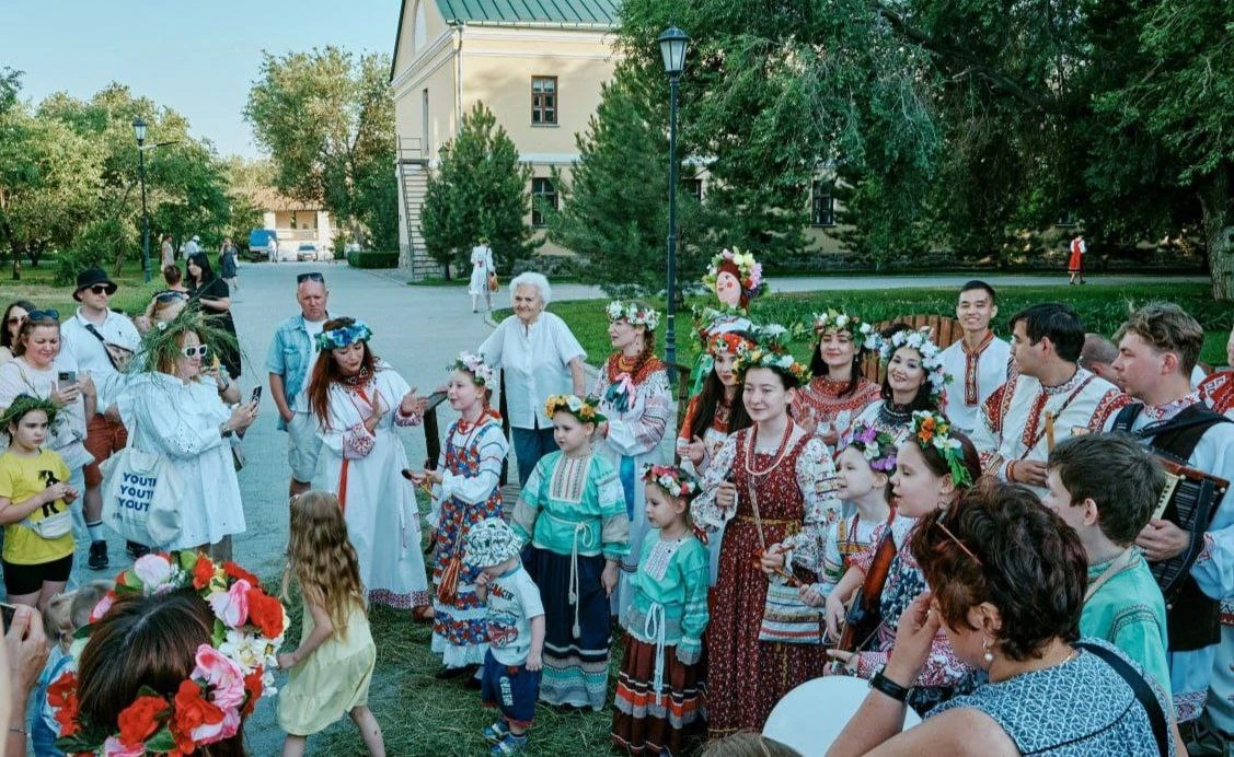 31 мая в 17:00 на Соборной площади Астраханского кремля состоятся «Троицкие гуляния».
