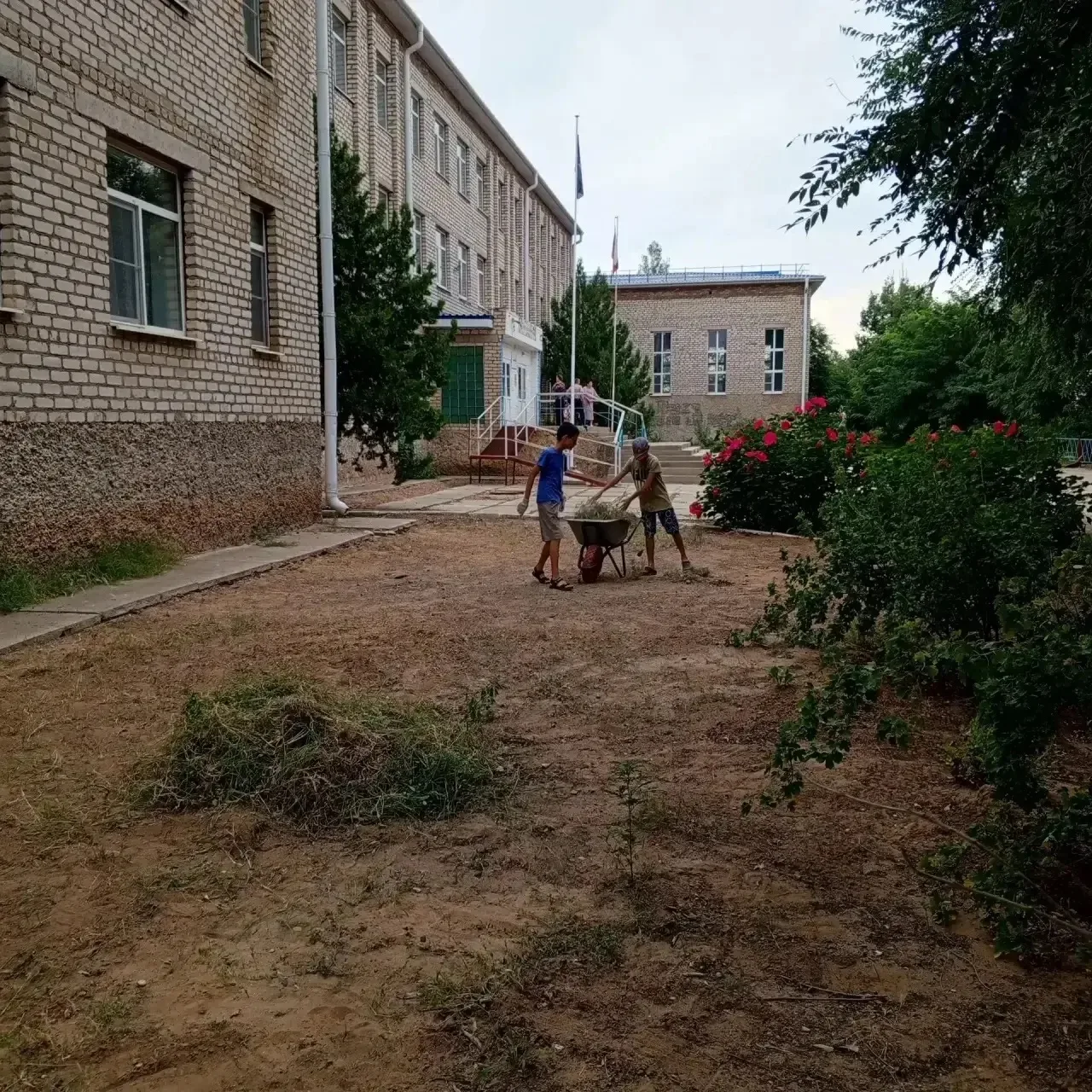 🌿🧹 Экологическая акция «Чистый двор, чистое село, чистая планета»