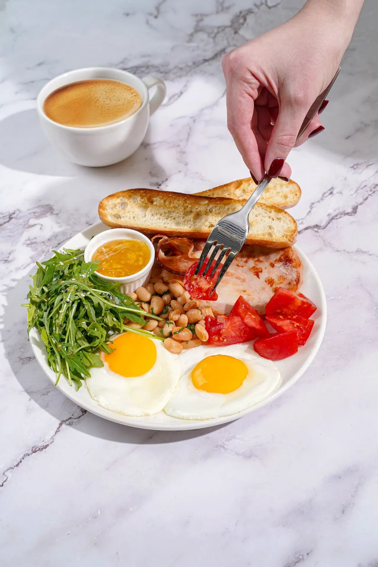 🍳 Завтрак + кофе = идеальное начало дня.