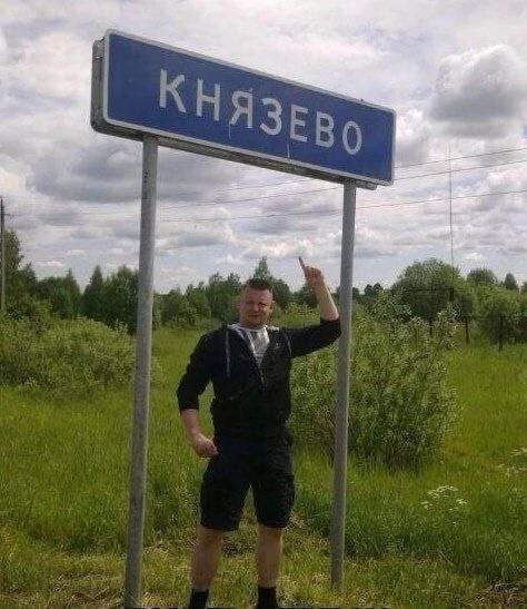 Запоём по-английски, запоём плохо. Потеряем смысл. Весь русский рок, первая красная вол...