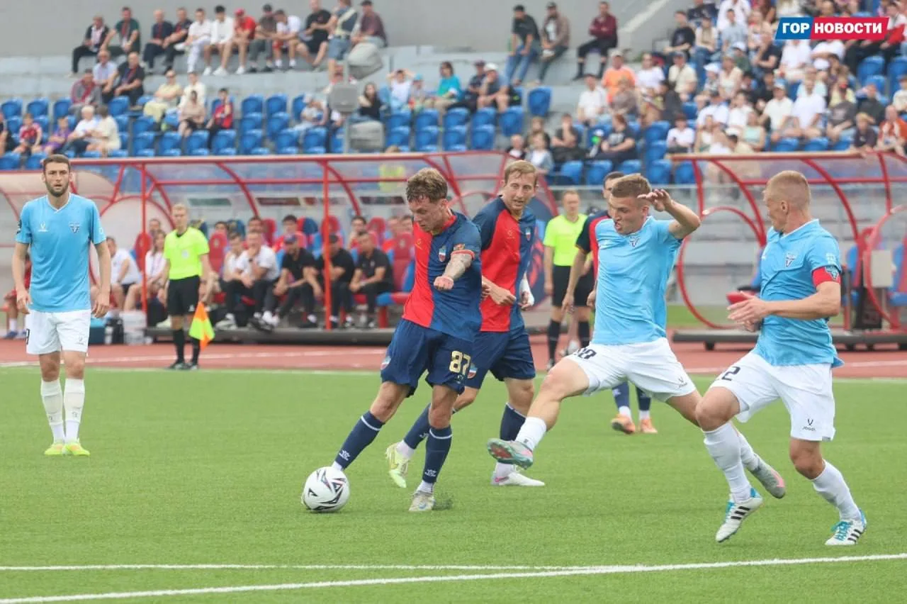 ⚽️ «Енисей» крупно обыграл «Велес».

Красноярский клуб выиграл дома со счётом 4:1 и после трёх туров