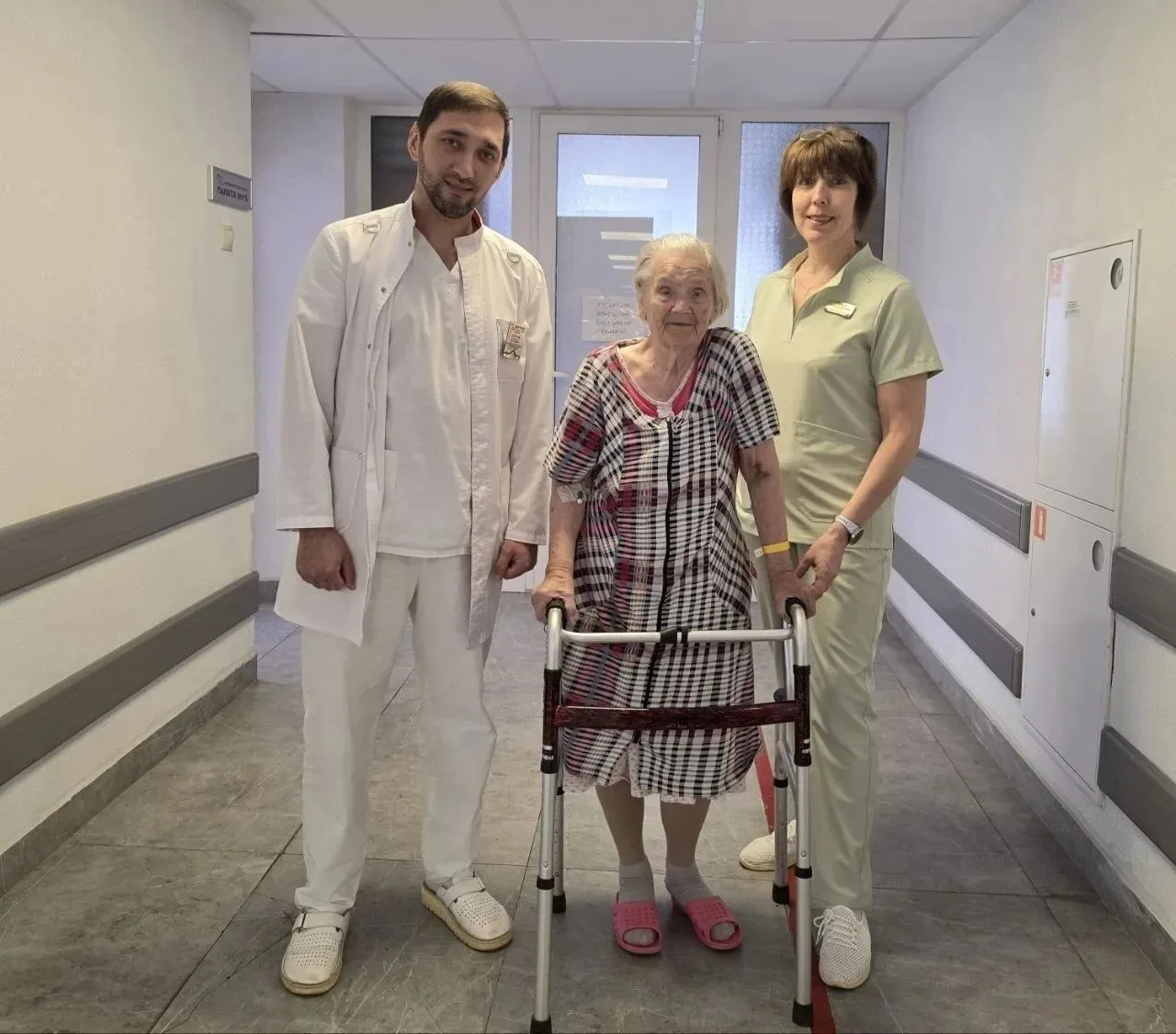 ❤ В Пятигорске 100-летнюю пациентку поставили на ноги после перелома шейки бедра