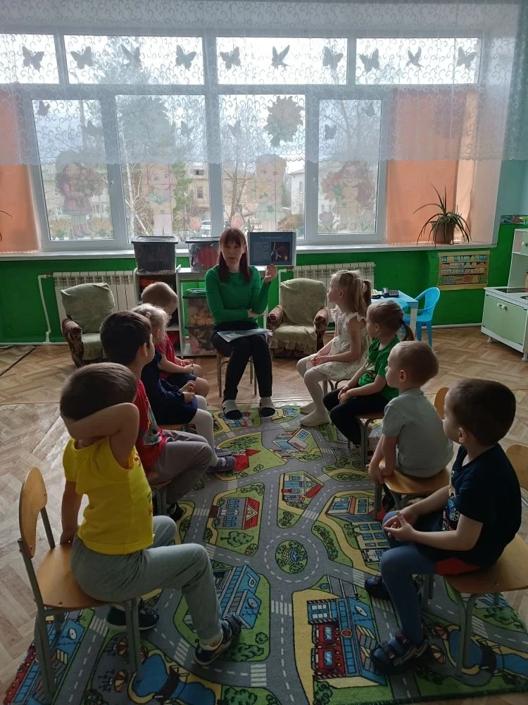 Беседа «Удивительный мир космоса» во второй младшей группе.