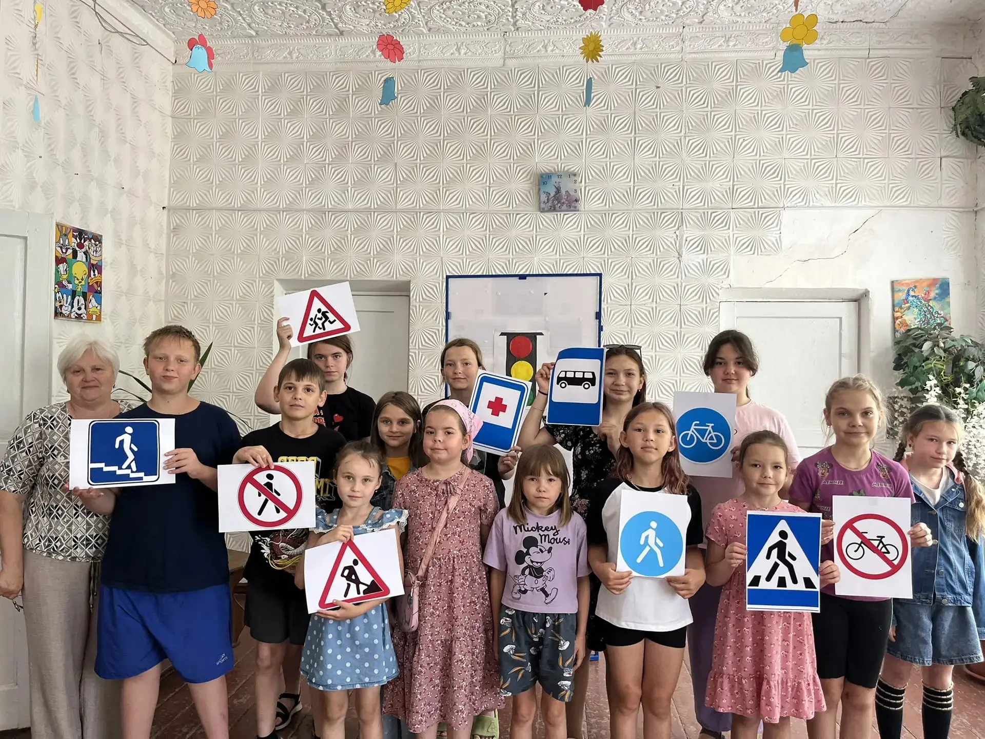 Сотрудник библиотеки имени С. А. Есенина провела для учащихся начальной школы № 38 урок безопасности