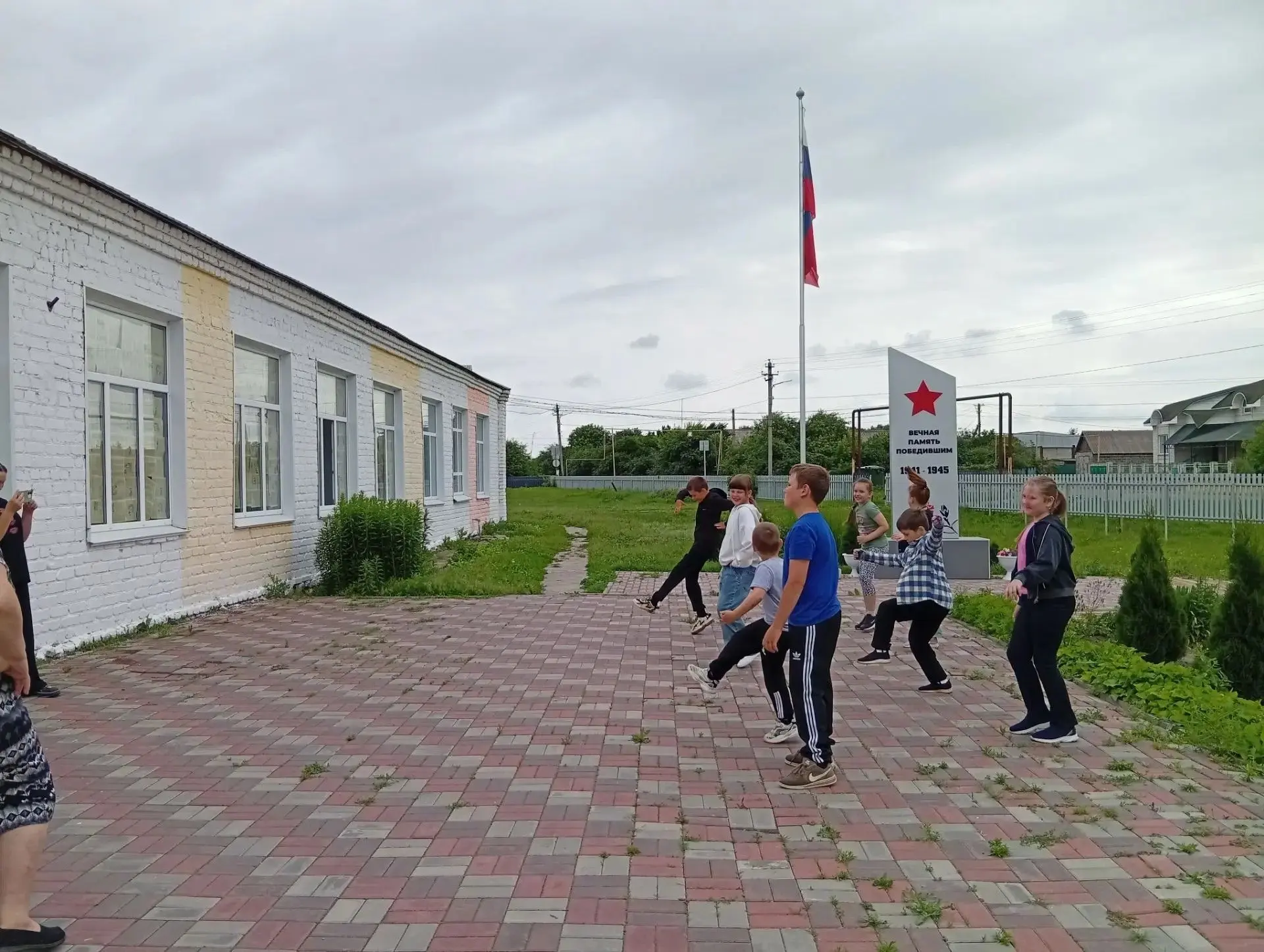 Лагерь с дневным пребыванием детей «Крепыши» (МКОУ «Дубровская СШ»)
День 10: «Волонтёрство и доброво