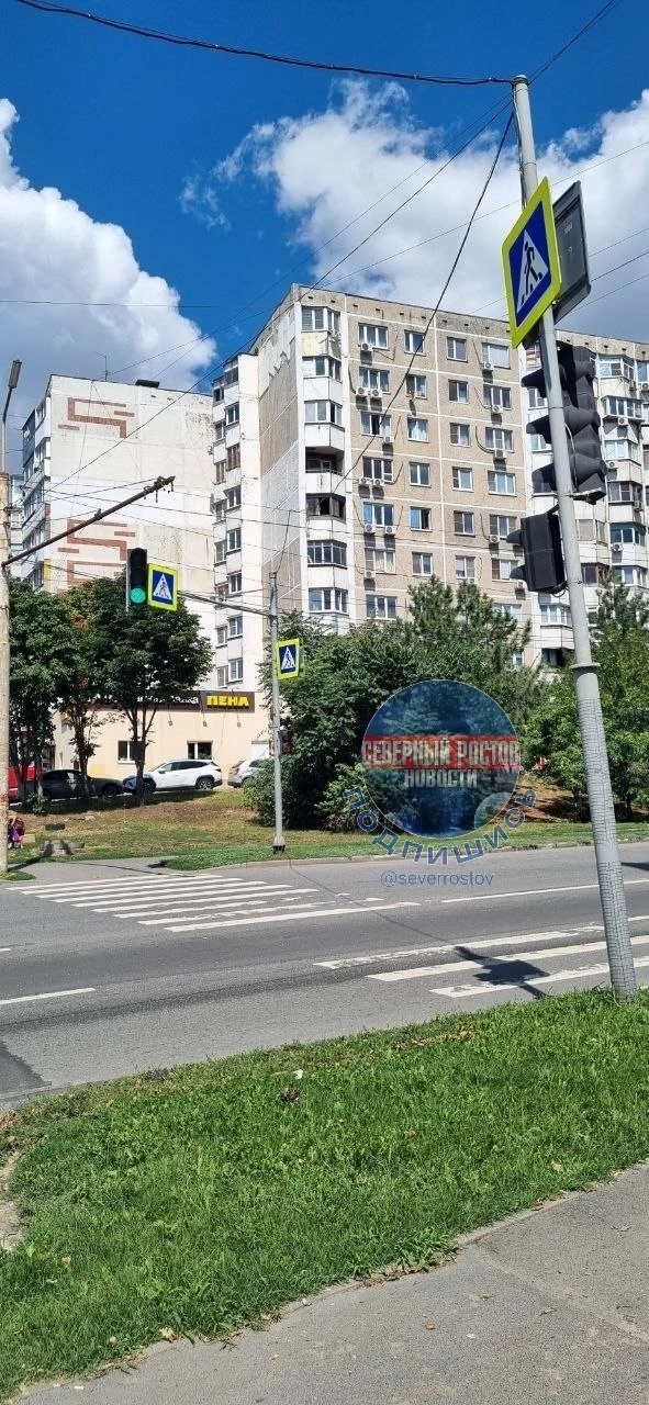 📌Королева 4, ветром развернуло светофоры.

 Водителям не видно и несутся на красный. Будьте аккурат