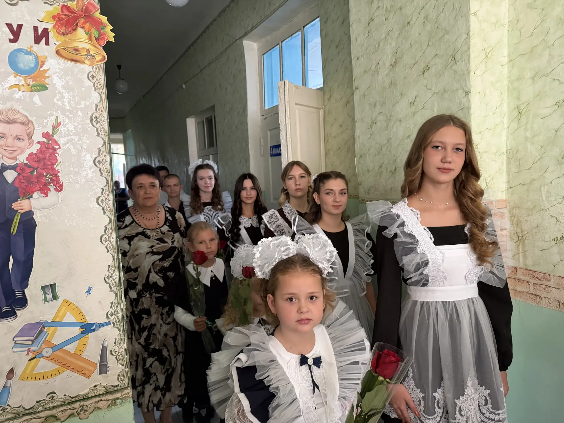 В ГБОУ «Успенская школа Амвросиевского м.о.» состоялась торжественная линейка, посвящён...