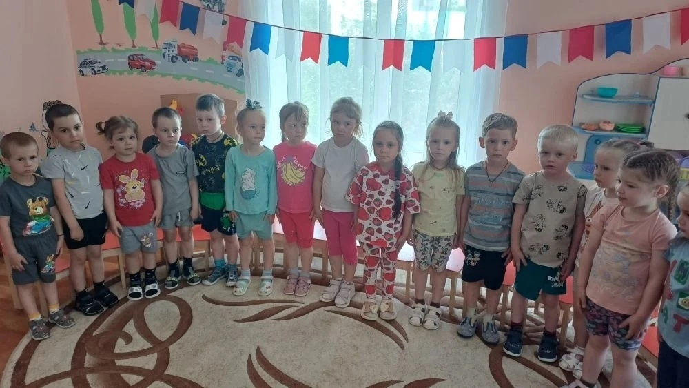 В группе "Непоседы" прошло познавательное мероприятие к Дню России.
Дети с гордостью сказали, что жи
