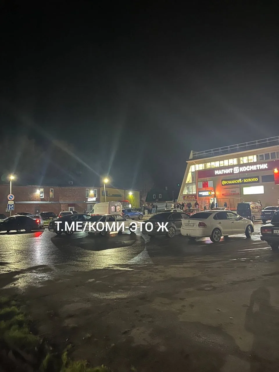 Сообщаем о происшествии в Микуни: сегодня примерно в 19:10 возле ТЦ скончался мужчина. ...