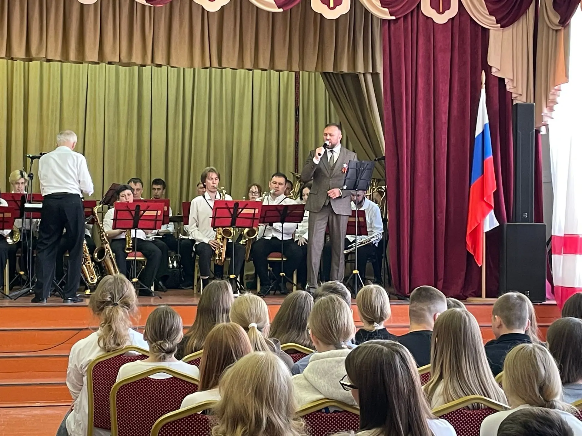 «ВАМ ПИШЕТ СОЛДАТ АЛЕКСЕЙ ЧЕХОВИЧ»: КОНЦЕРТ, КОТОРЫЙ ТРОНУЛ ДО ГЛУБИНЫ ДУШИ
