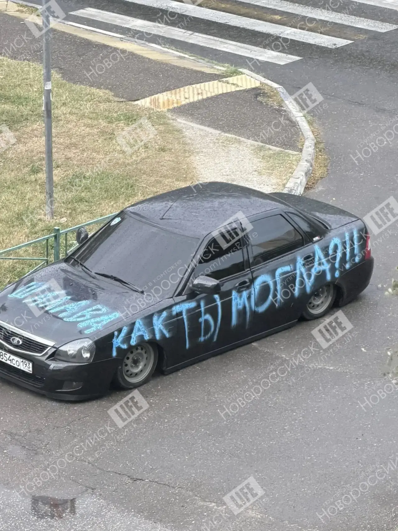 Очень странно, но Приора другого цвета, с подобными надписями, замечена на Молодежной. ...