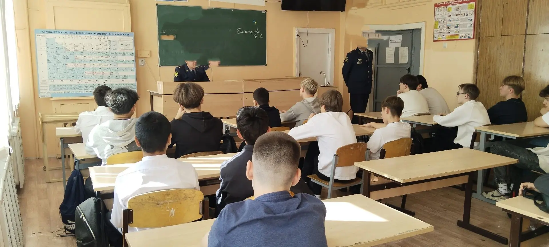 30.09.2026г для учащихся 8г,8д,9в состоялась профилактическая беседа с сотрудниками УФС...