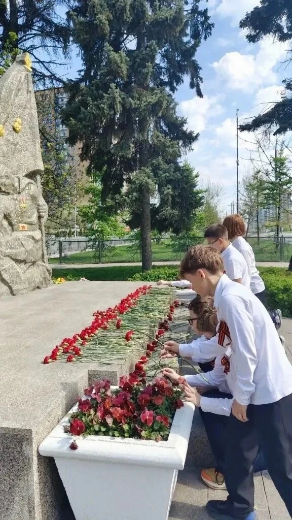 📌 Патриотическая акция «Красные гвоздики»  🕊️ В преддверии священного праздника Великой Победы наши 
