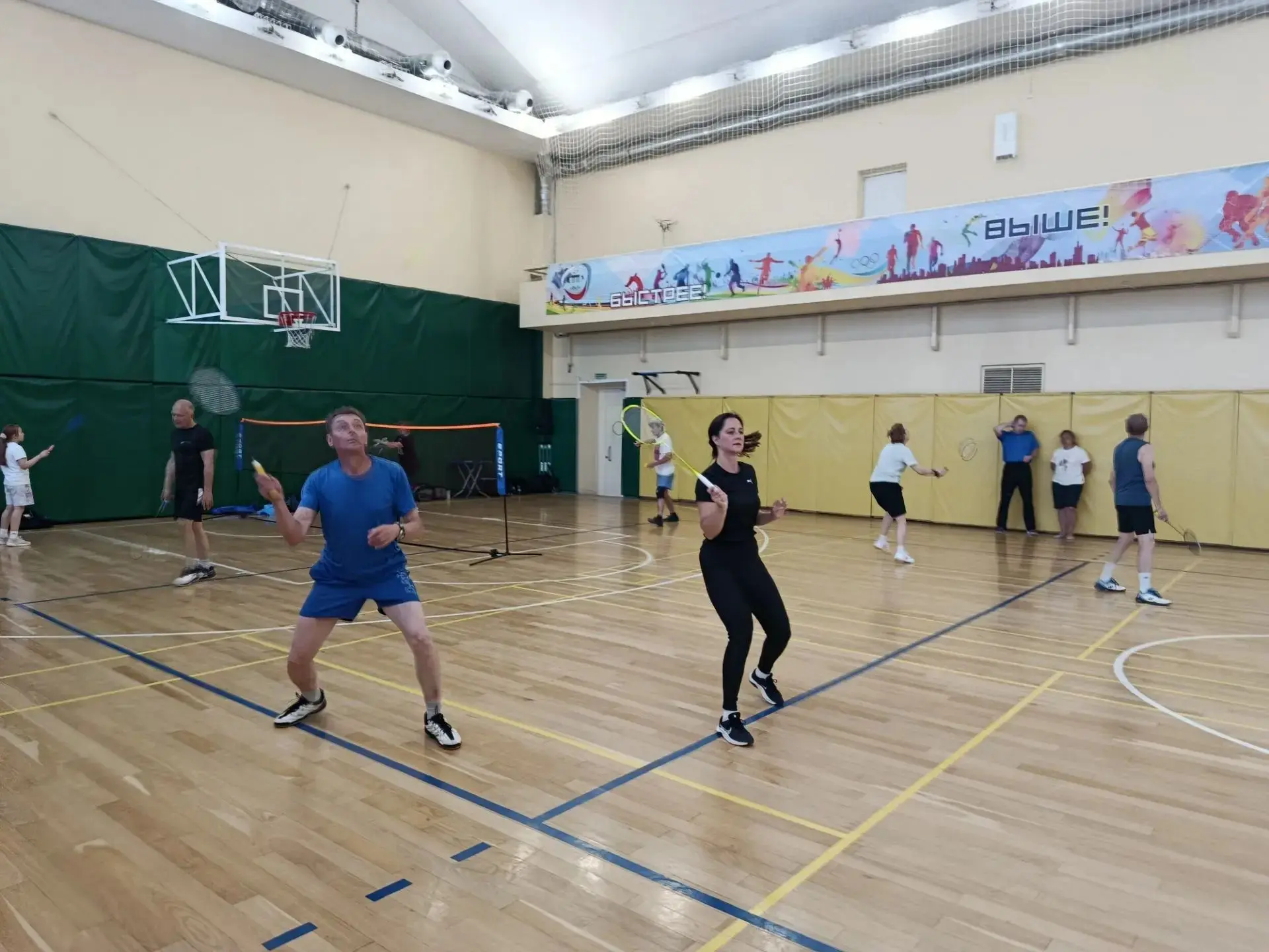 🏸21 июня в спортивном зале стадиона «Московский» прошел турнир по бадминтону «Энергия здоровья». Со