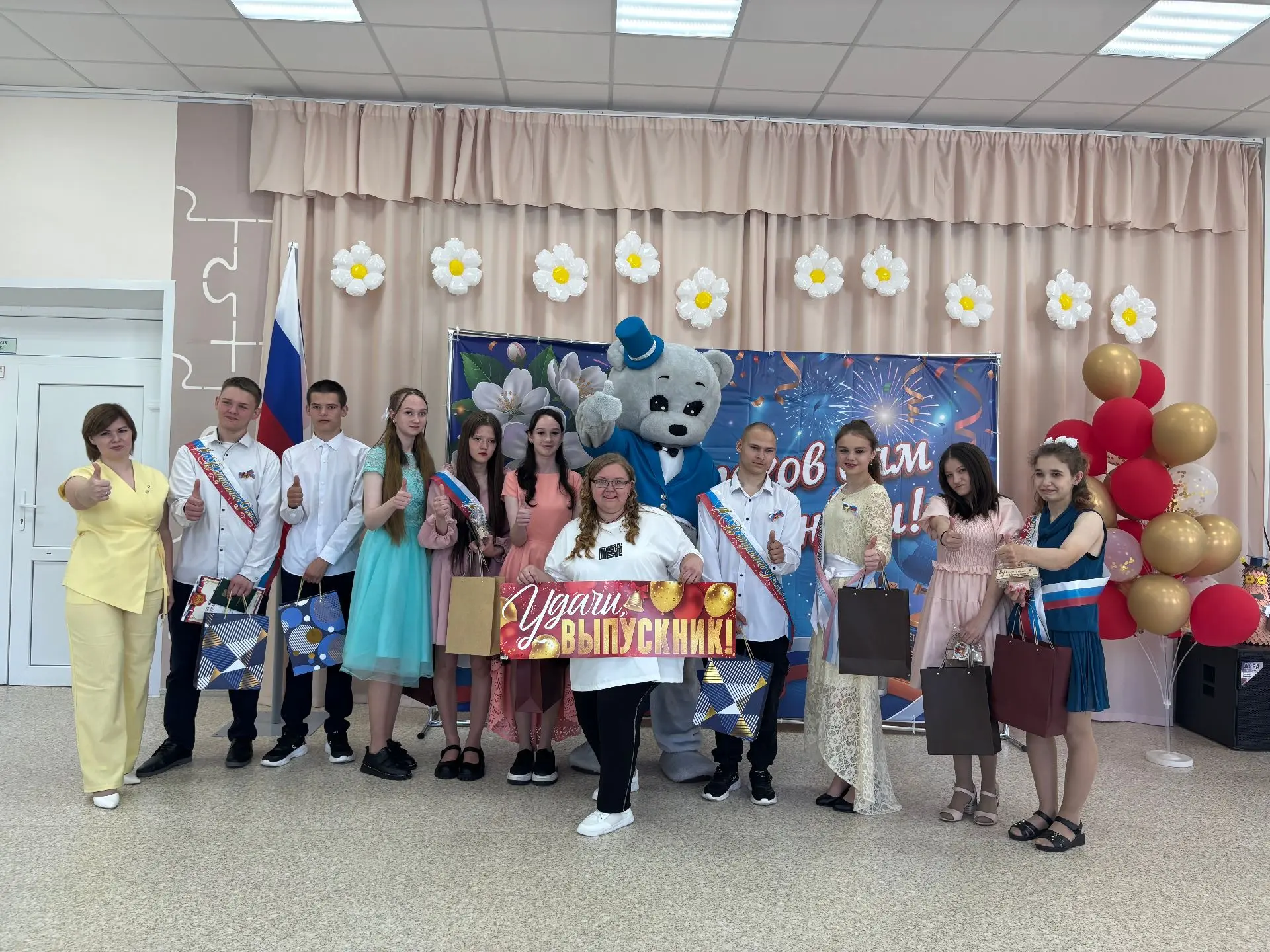 Особые слова благодарности членам общешкольного родительского комитета Койнову Артёму А...