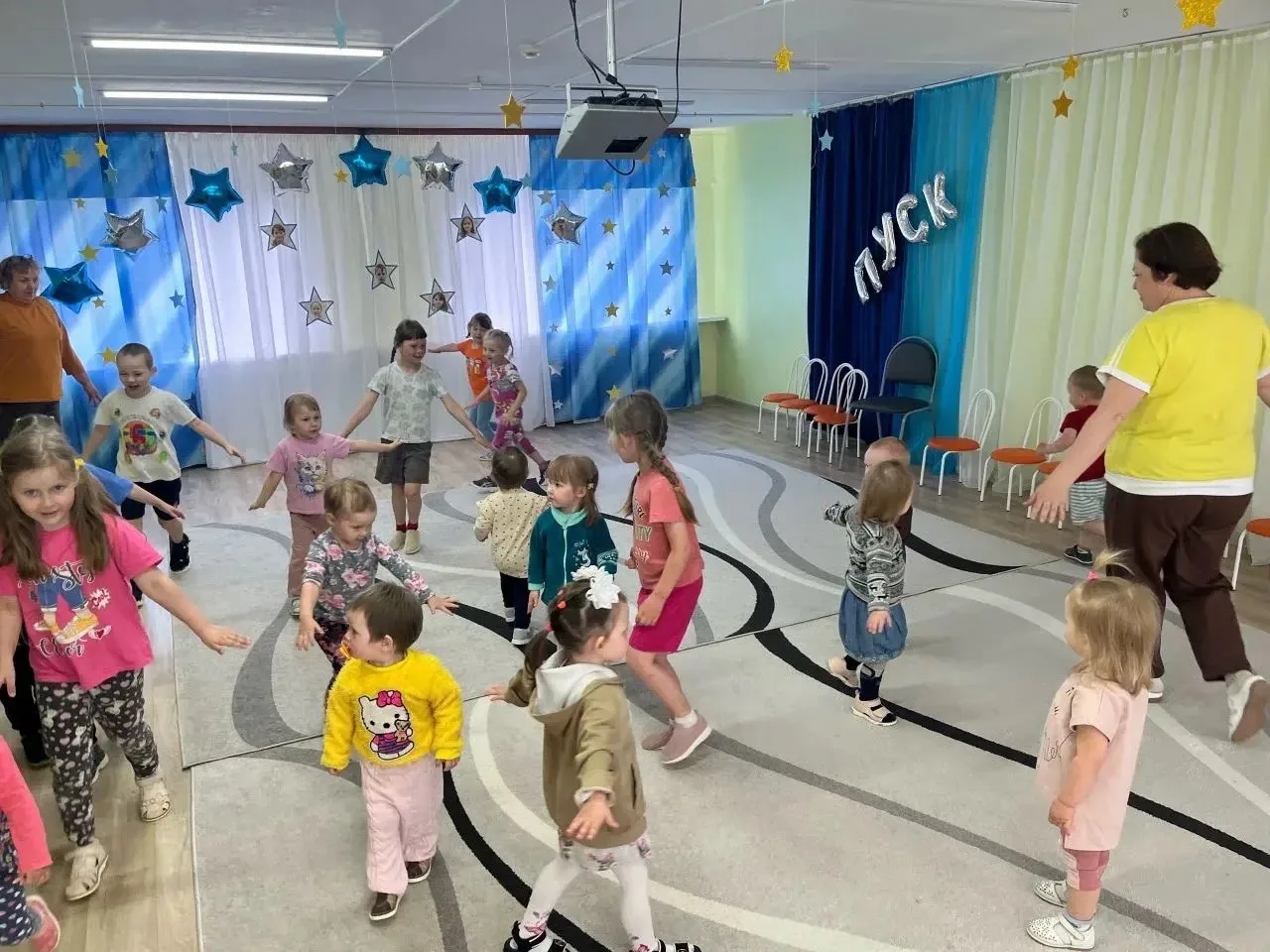 🌟По-настоящему волшебный день🌟

В честь Дня защиты детей наши малыши погрузились в удивительную ат