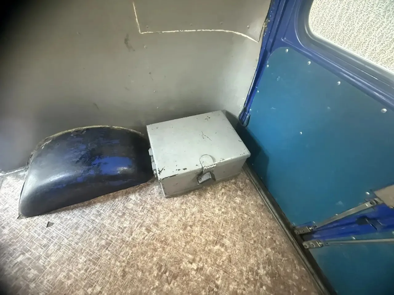 📍Водитель почтового автомобиля похитил деньги, предназначенные для выплаты пенсии   В межмуниципальн