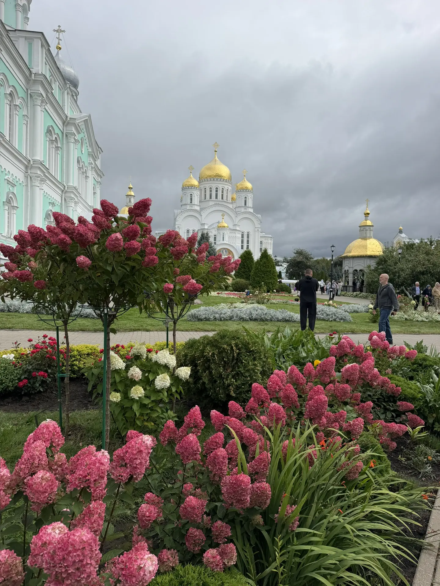 Наснимала вам, сижу в ночи выкладываю, композиции описываю!