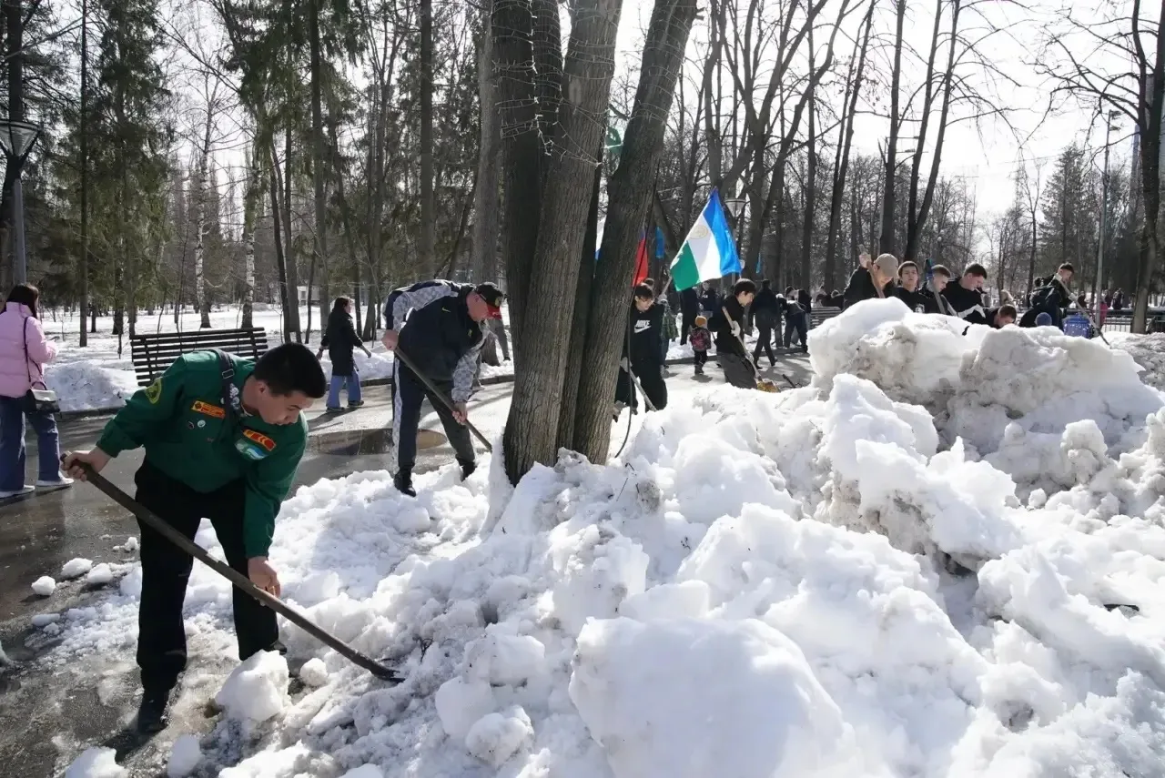 Навести порядок в городах и селах республики, избавиться от зимней грязи мы должны уже в самое ближа