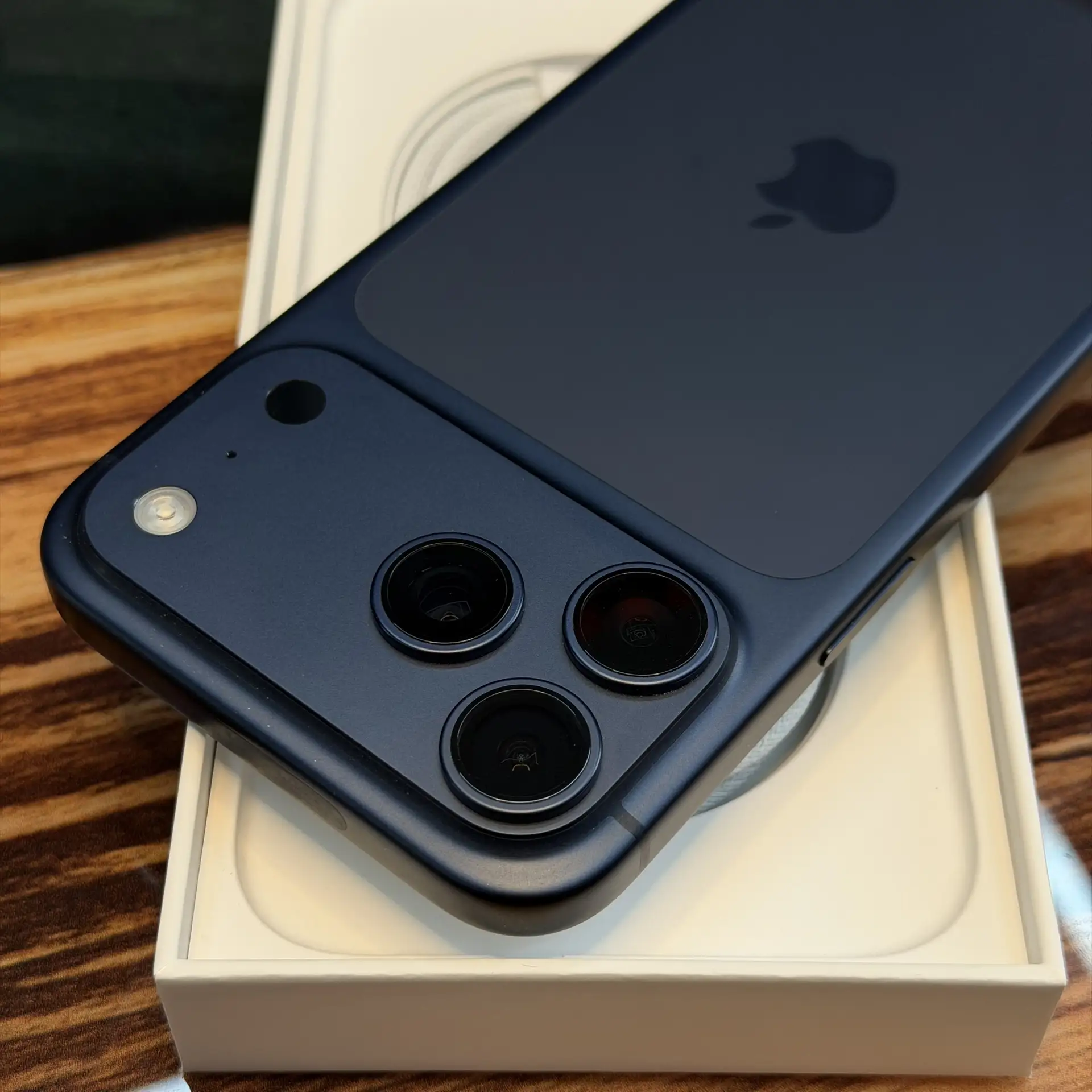 Кто ждал ? iPhone 17 Pro Max Deep Blue по trade-in 🤩