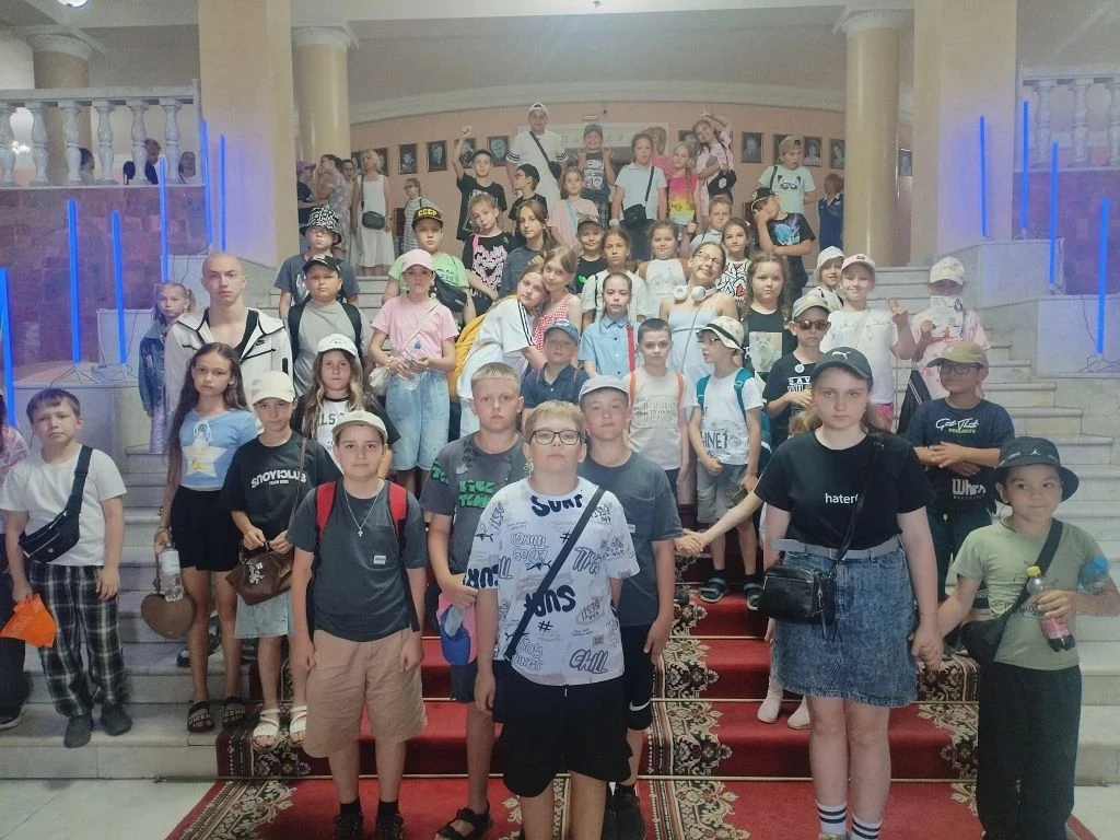 Сегодняшний день нашего пришкольного лагеря был наполнен настоящим волшебством и театральной магиеий