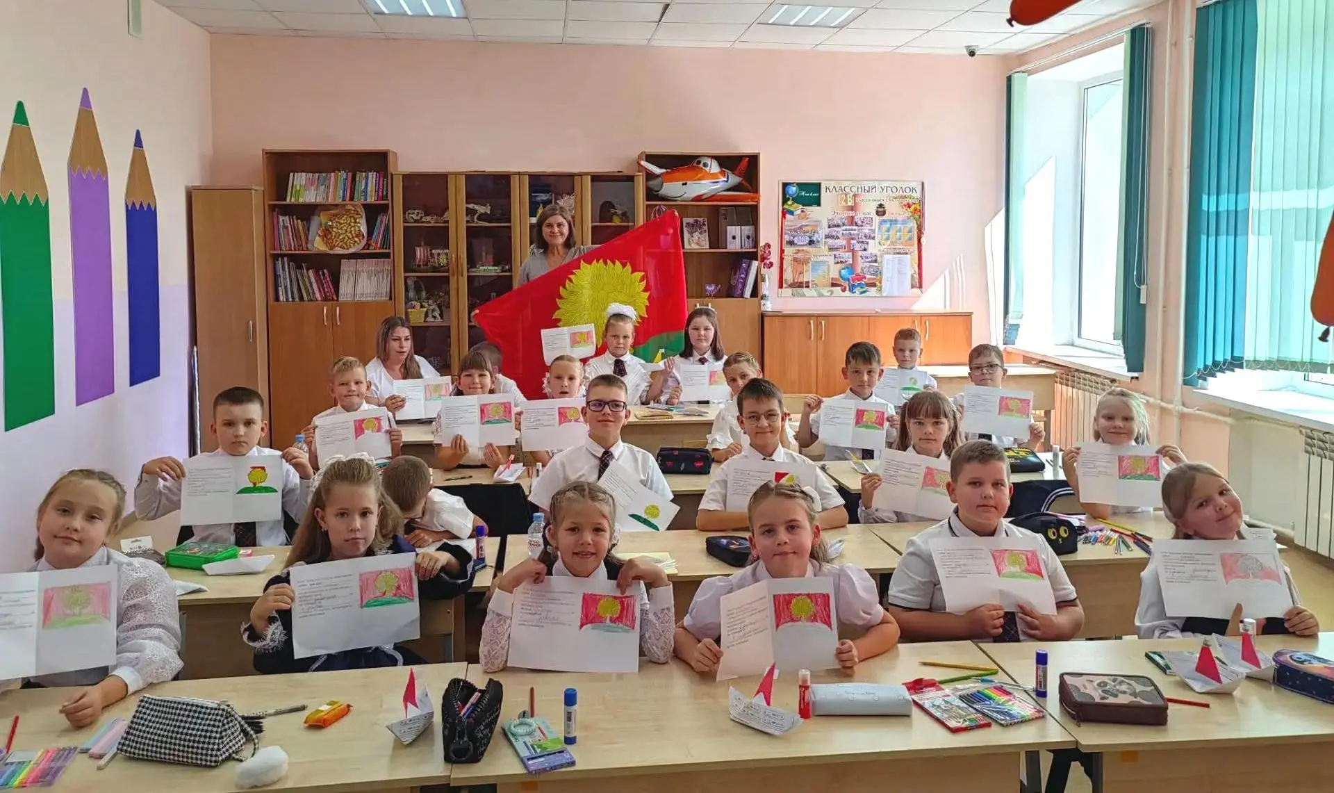 Маленькие граждане большой страны: как сегодня прошли классные часы в начальной школе �...