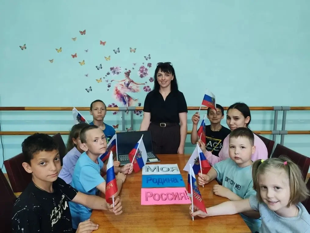 В рамках операции «Подросток» преподаватель Екатерина Рудакова провела игровую программу «Моя Родина