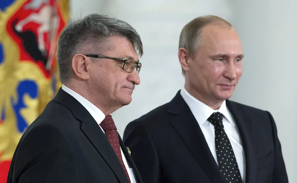 🇷🇺🤝 Владимир Путин поздравил Александра Сокурова с юбилеем. 

Сегодня режиссеру исполнилось 75 ле